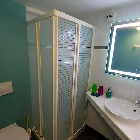 Hotel La Maison - &