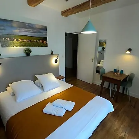 Hotel La Maison - &